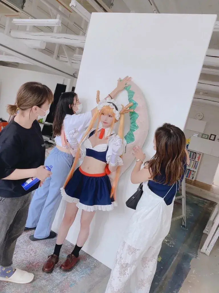 Enako Jadi Tohru Dari Maid Dragon dalam Majalah Monthly Action