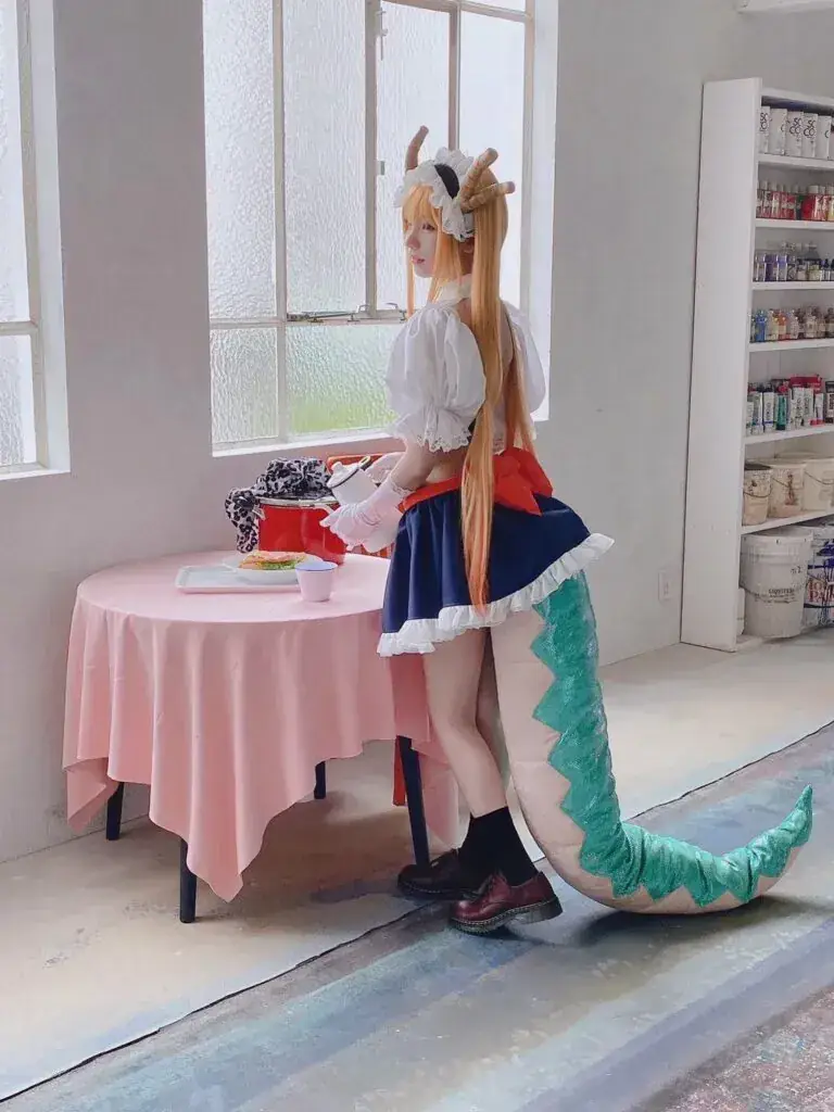 Enako Jadi Tohru Dari Maid Dragon dalam Majalah Monthly Action