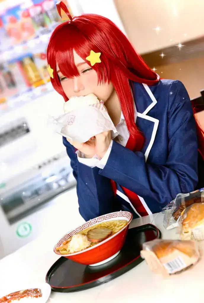 Potret Akari Bercosplay Sebagai Itsuki
