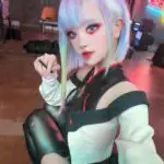 Tepat Sasaran, Cosplayer Ini Menunjukan Bagaimana Jadinya Kalau Lucy dari Cyberpunk Edgerunners Hidup di Dunia Nyata