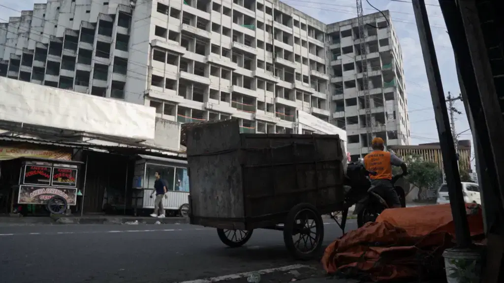 Pak Djum, Penggerobak Sampah Asal Yogyakarta
